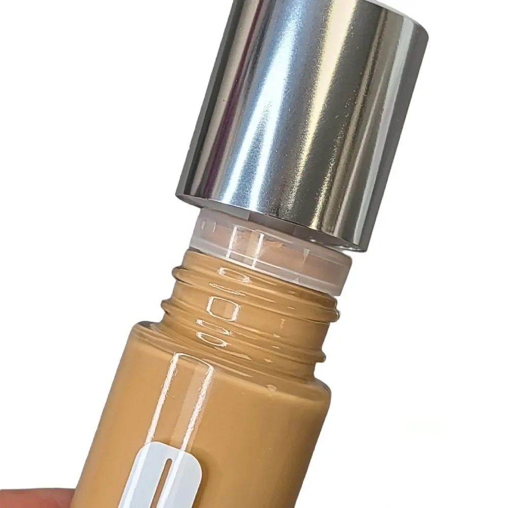 NIB Clinique Beyond Perfecting Foundation + Concealer  10 Honey Wheat (MF-G)
